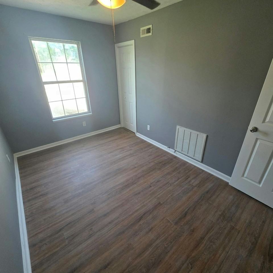 301 Reardon Boulevard - Photo 7 of 24