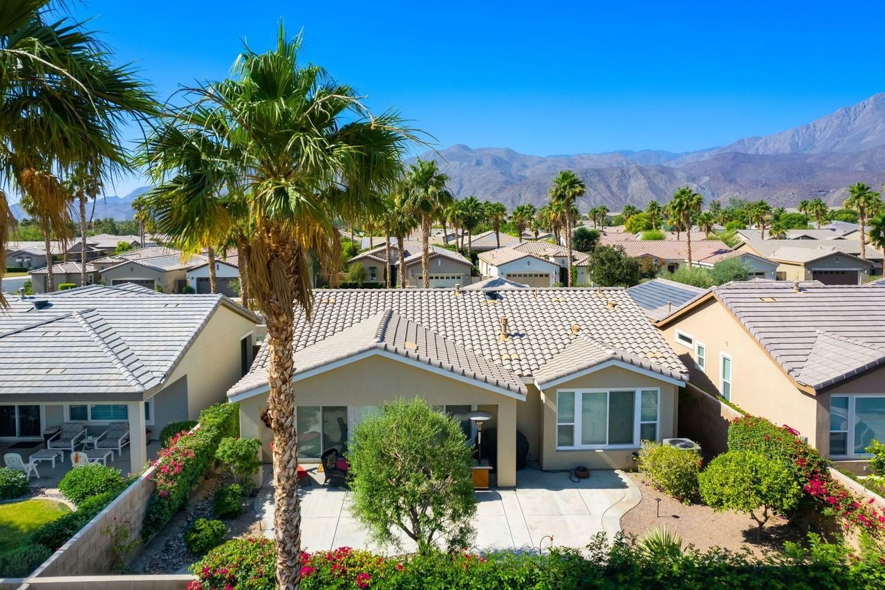 81462 Joshua Tree Ct - Photo 2 of 33