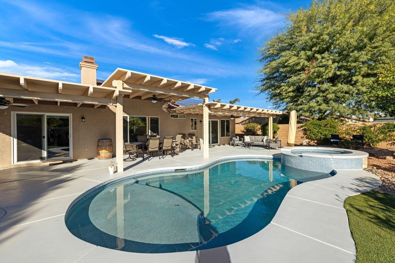 81107 Portola Cir - Photo 2 of 40