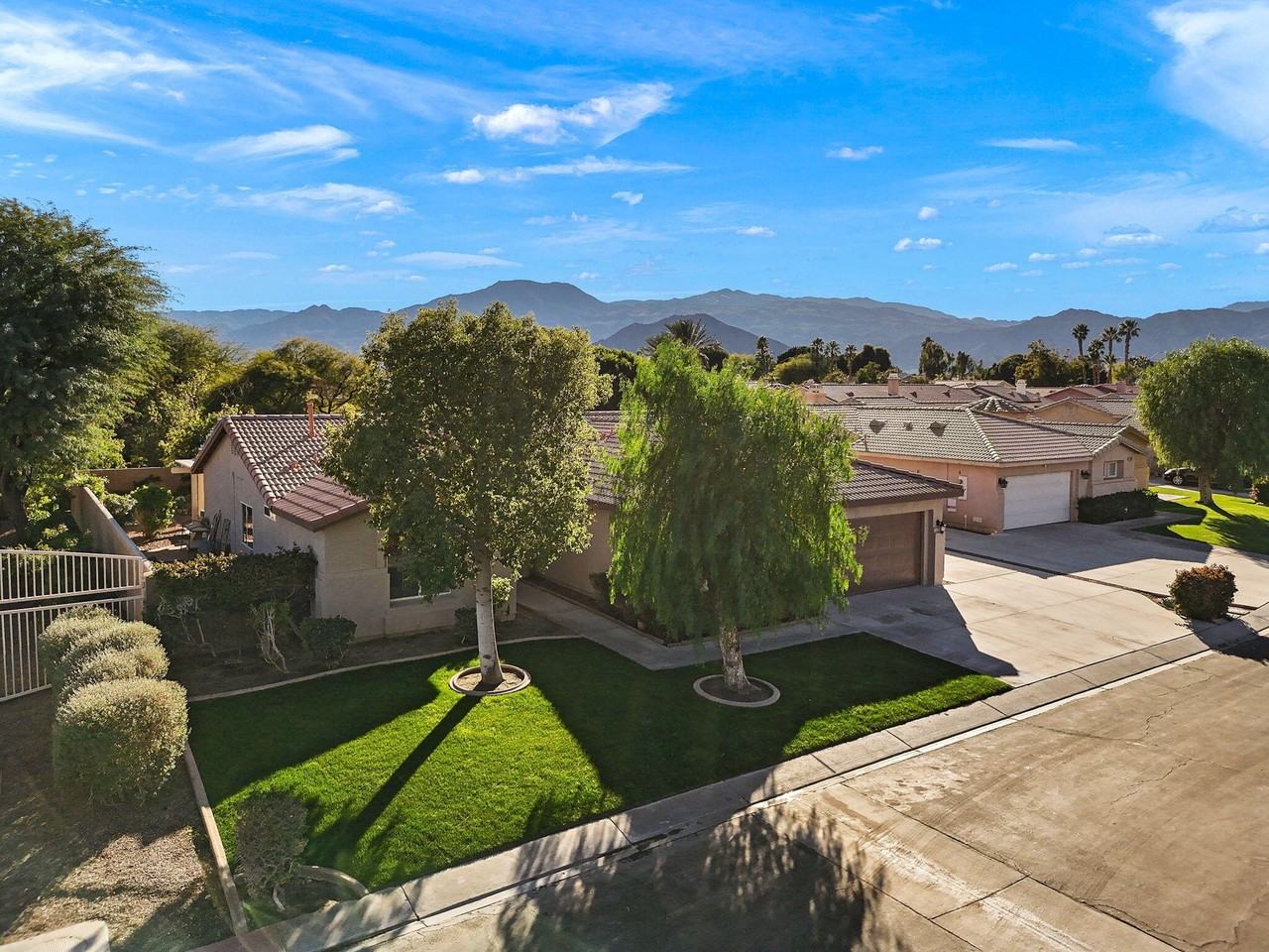 81107 Portola Cir - Photo 4 of 40