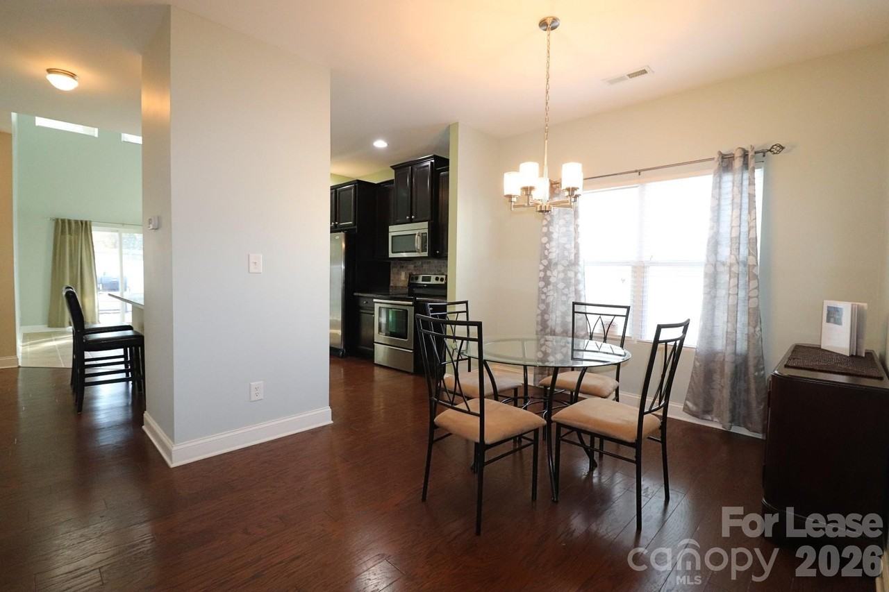 2090 Shady Pond Dr - Photo 5 of 31