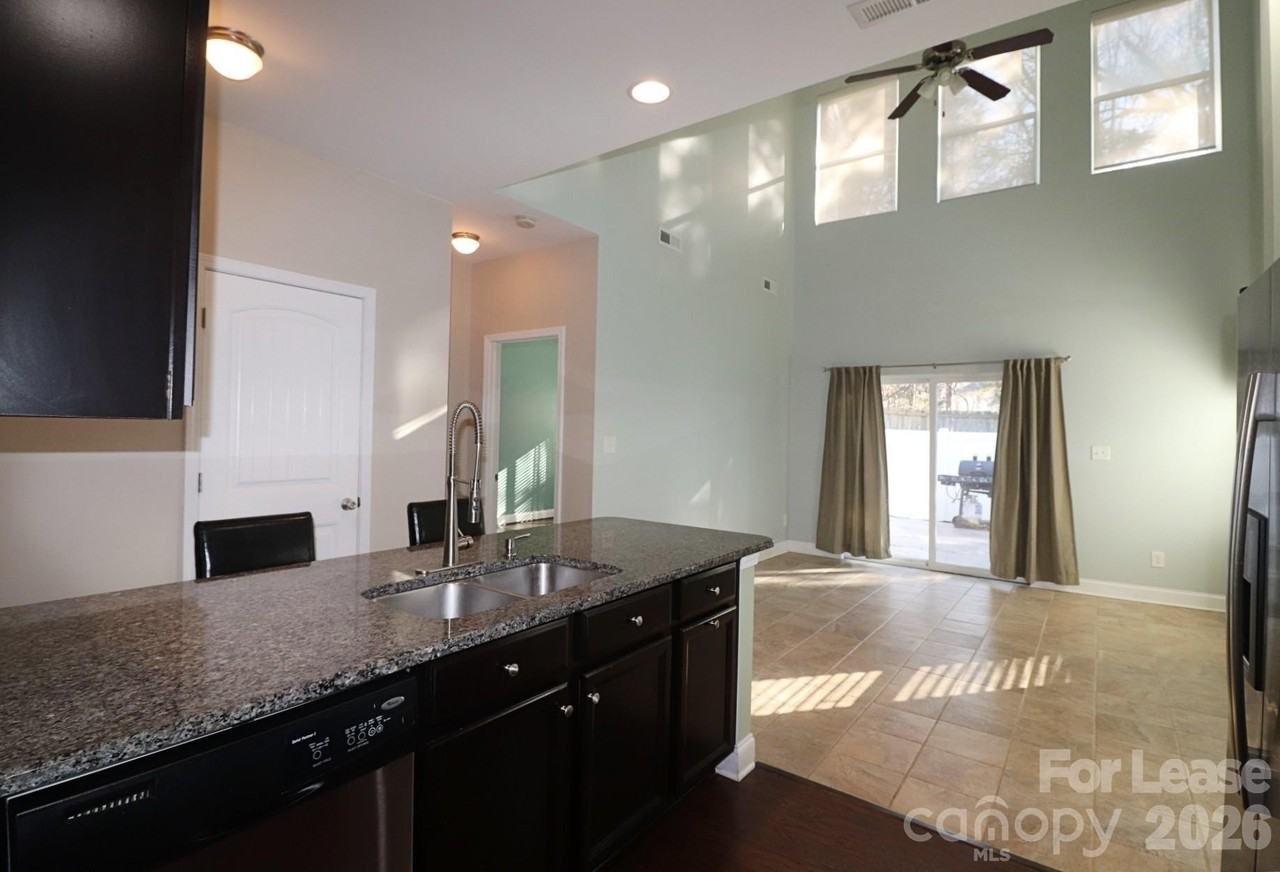2090 Shady Pond Dr - Photo 7 of 31
