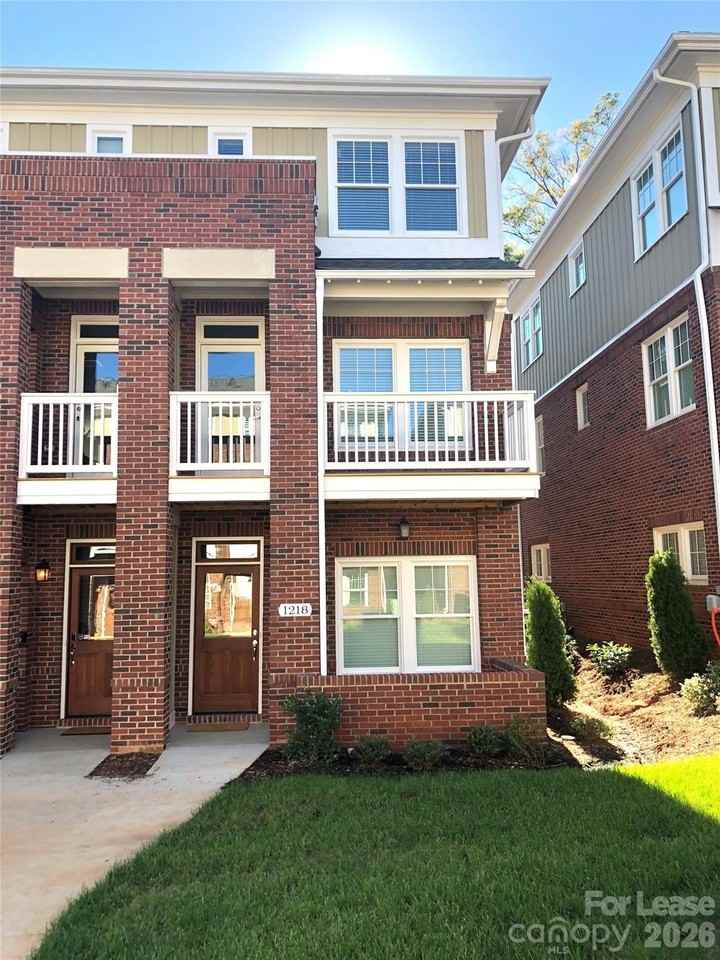 1218 Macomb Pl - Photo 2 of 18