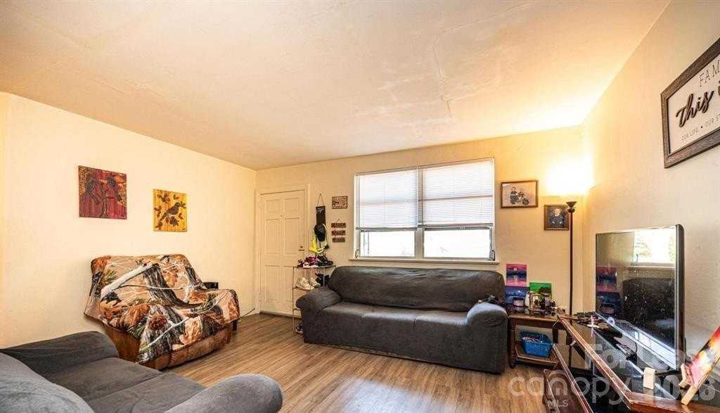 283 15th St Se - Photo 3 of 10