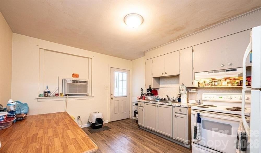 283 15th St Se - Photo 4 of 10