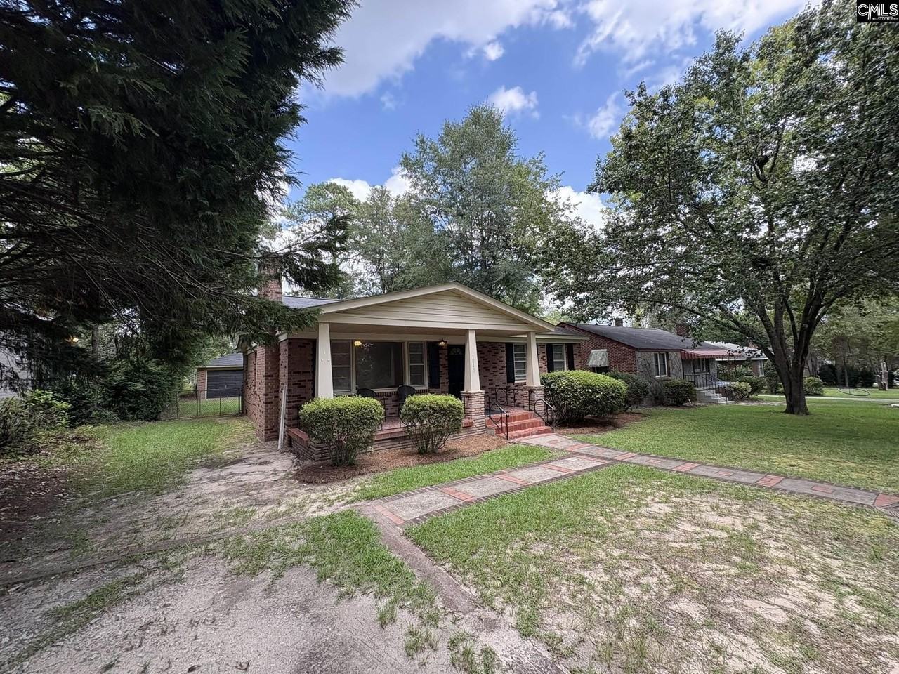 1047 S Holly St - Photo 2 of 28