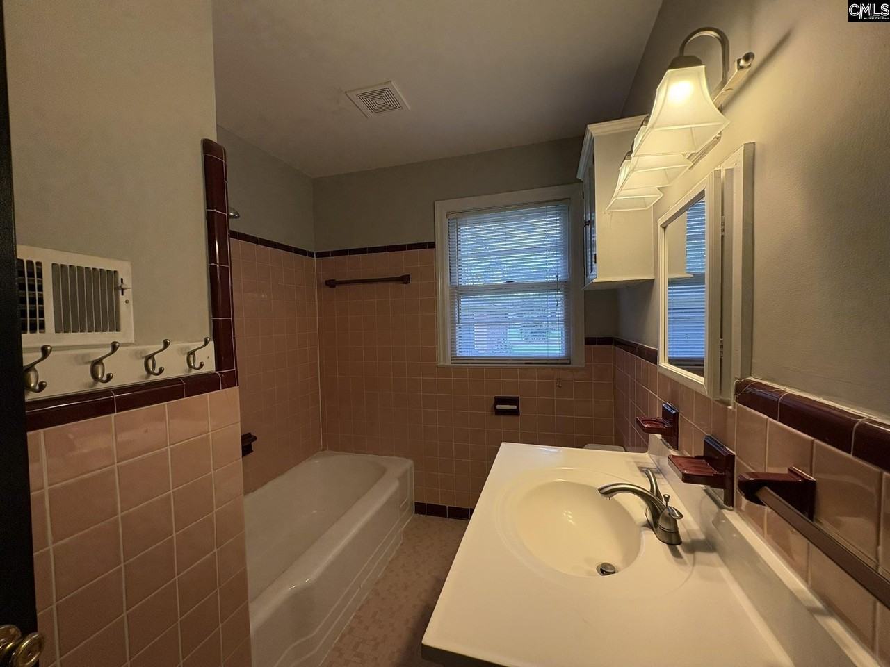 1047 S Holly St - Photo 6 of 25