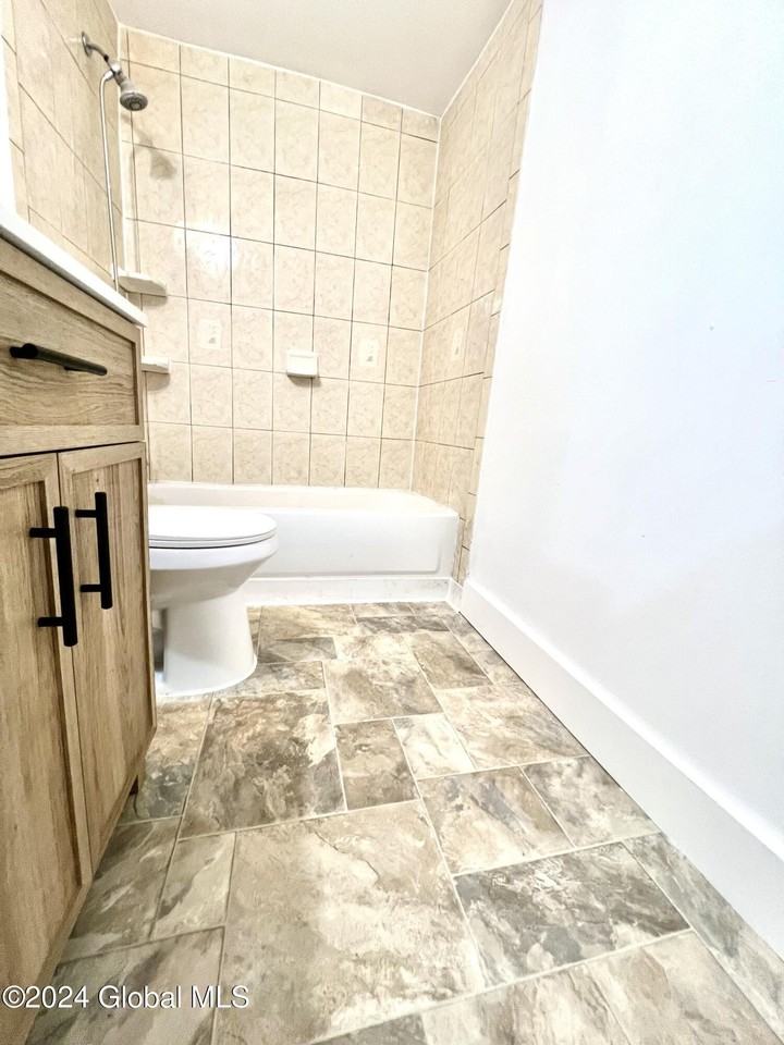 39 1/2 Milton Ave #1 - Photo 7 of 17