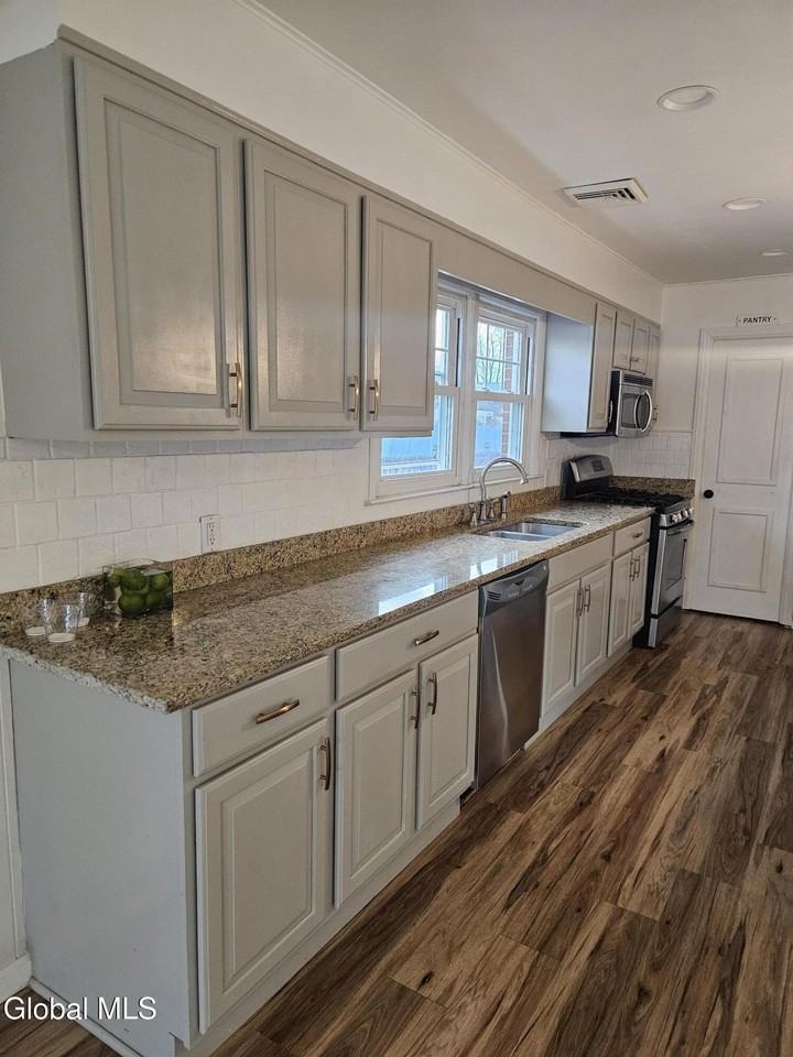 2 Van Buren Ave - Photo 4 of 14