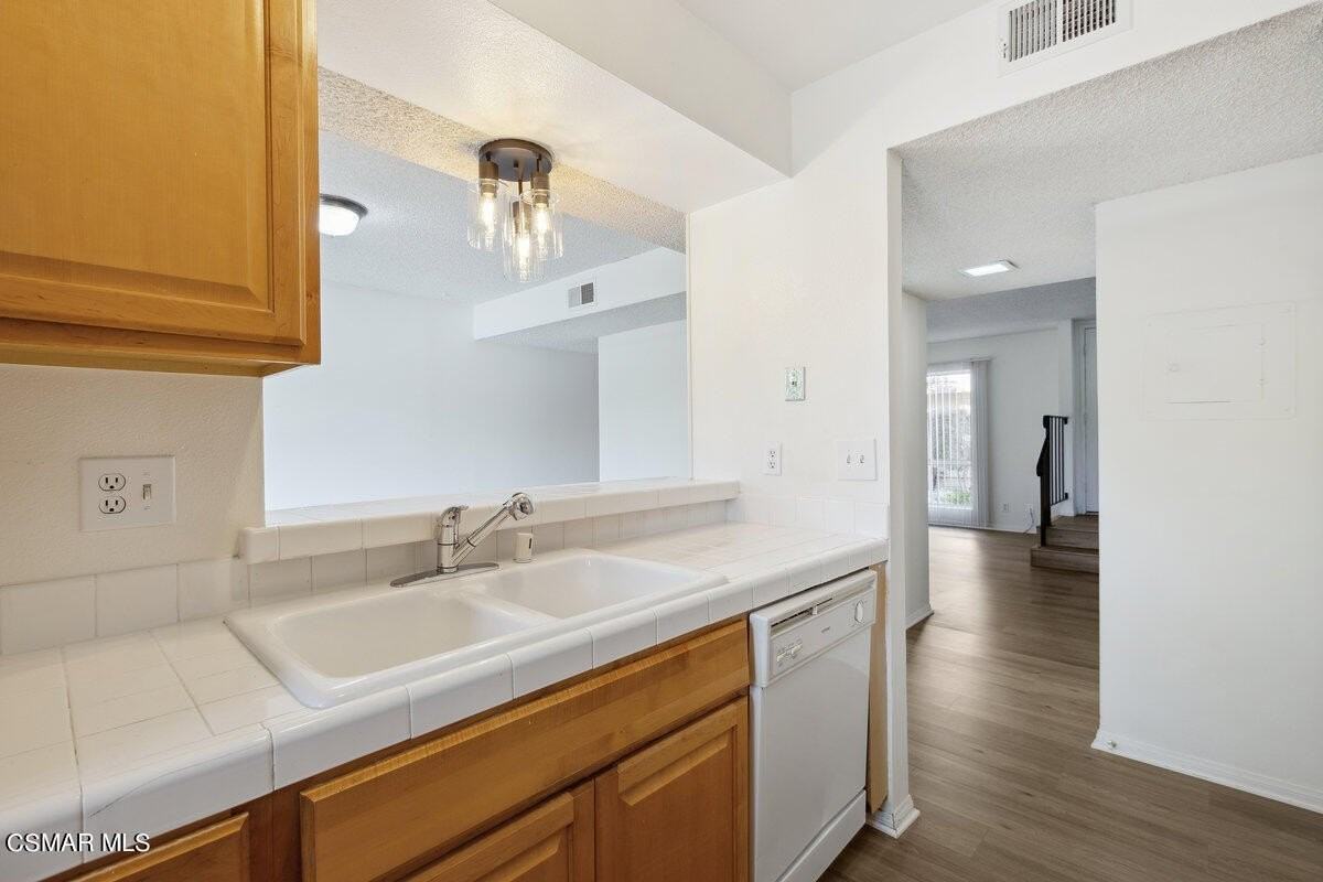 27401 Country Glen Rd - Photo 7 of 20