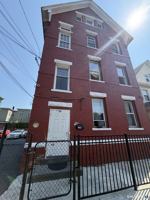 featured image of 178 Clarence St #4
