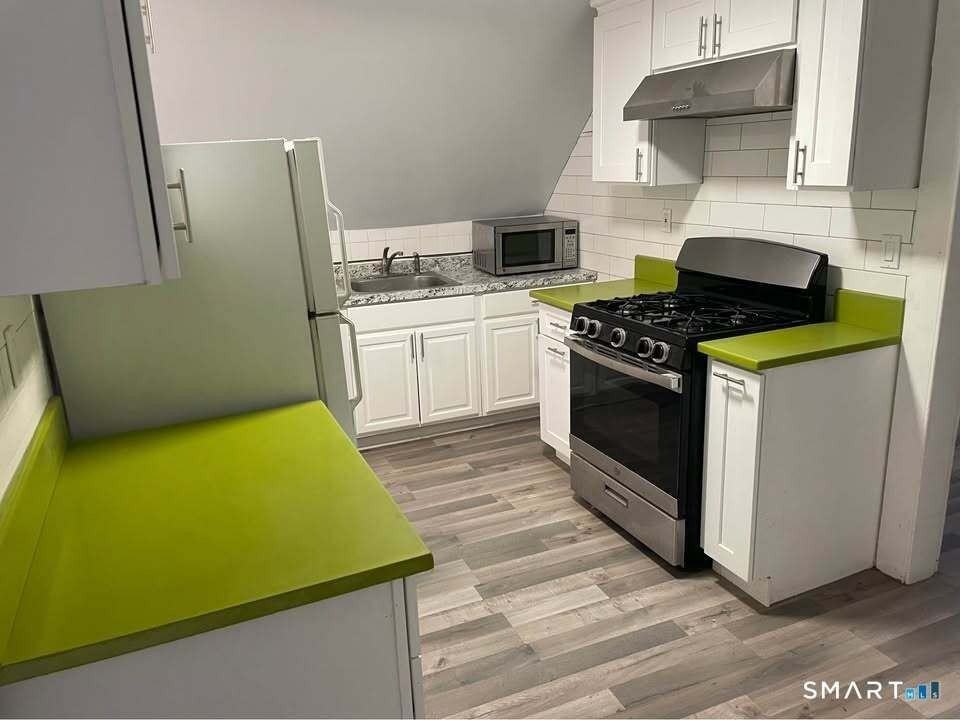 178 Clarence St #4 - Photo 2 of 8
