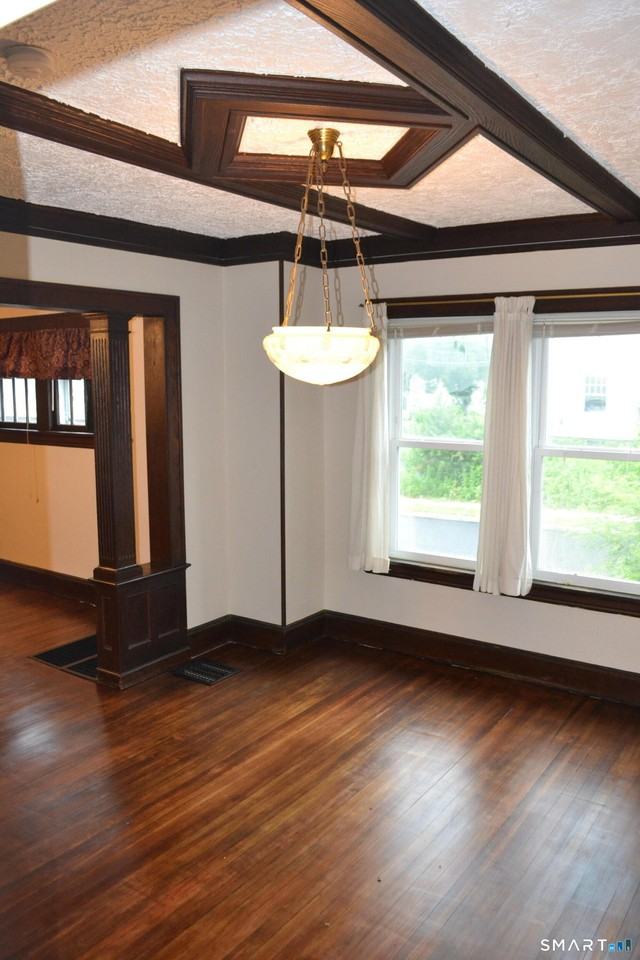 64 Moody Ave - Photo 2 of 18