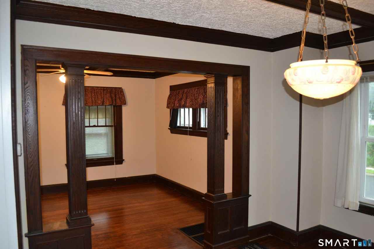 64 Moody Ave - Photo 3 of 18