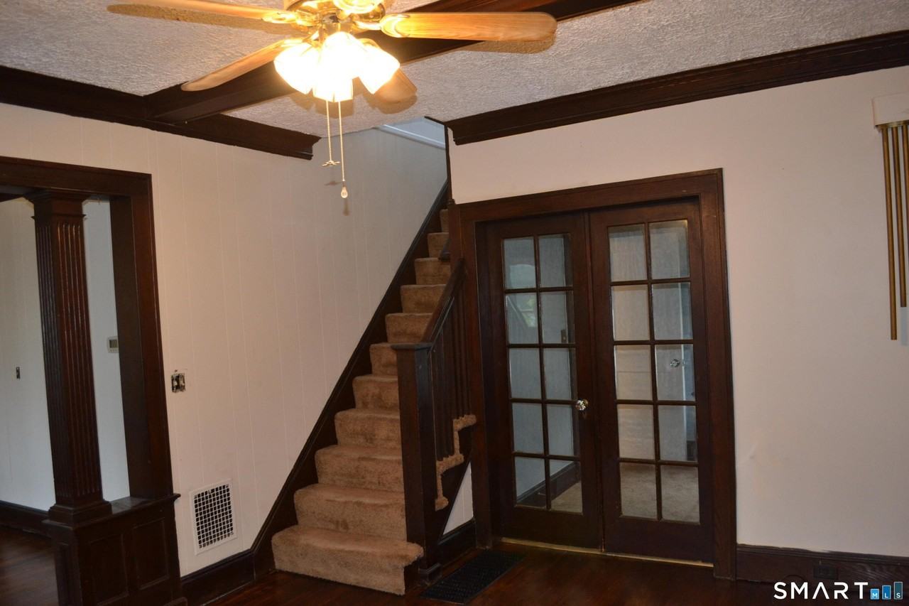 64 Moody Ave - Photo 6 of 18