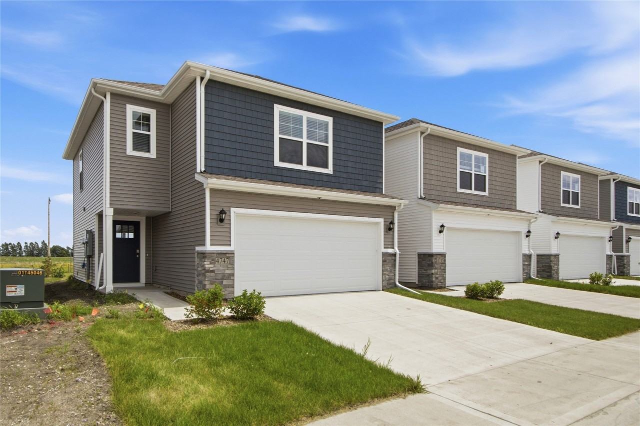 4747 170th Pl - Photo 2 of 23