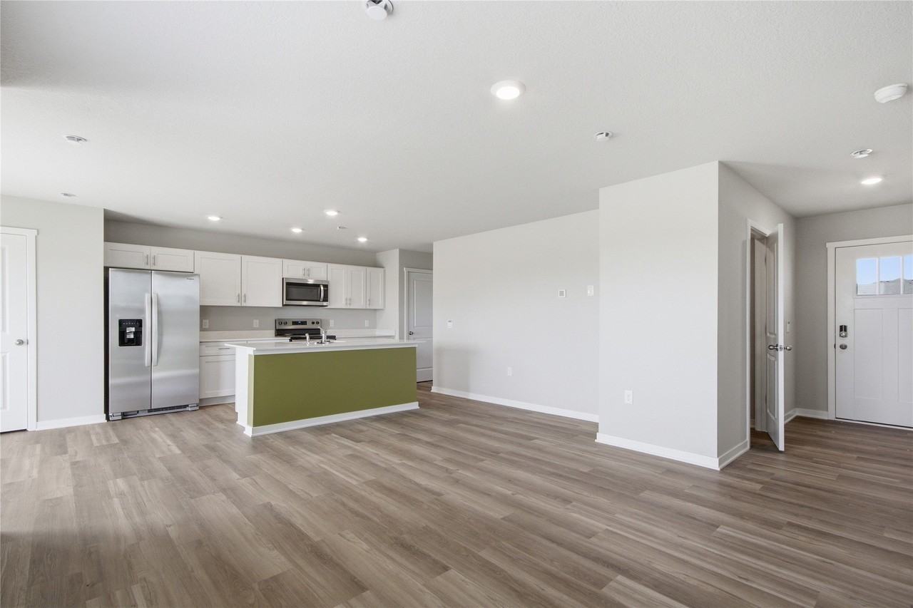 4747 170th Pl - Photo 6 of 23