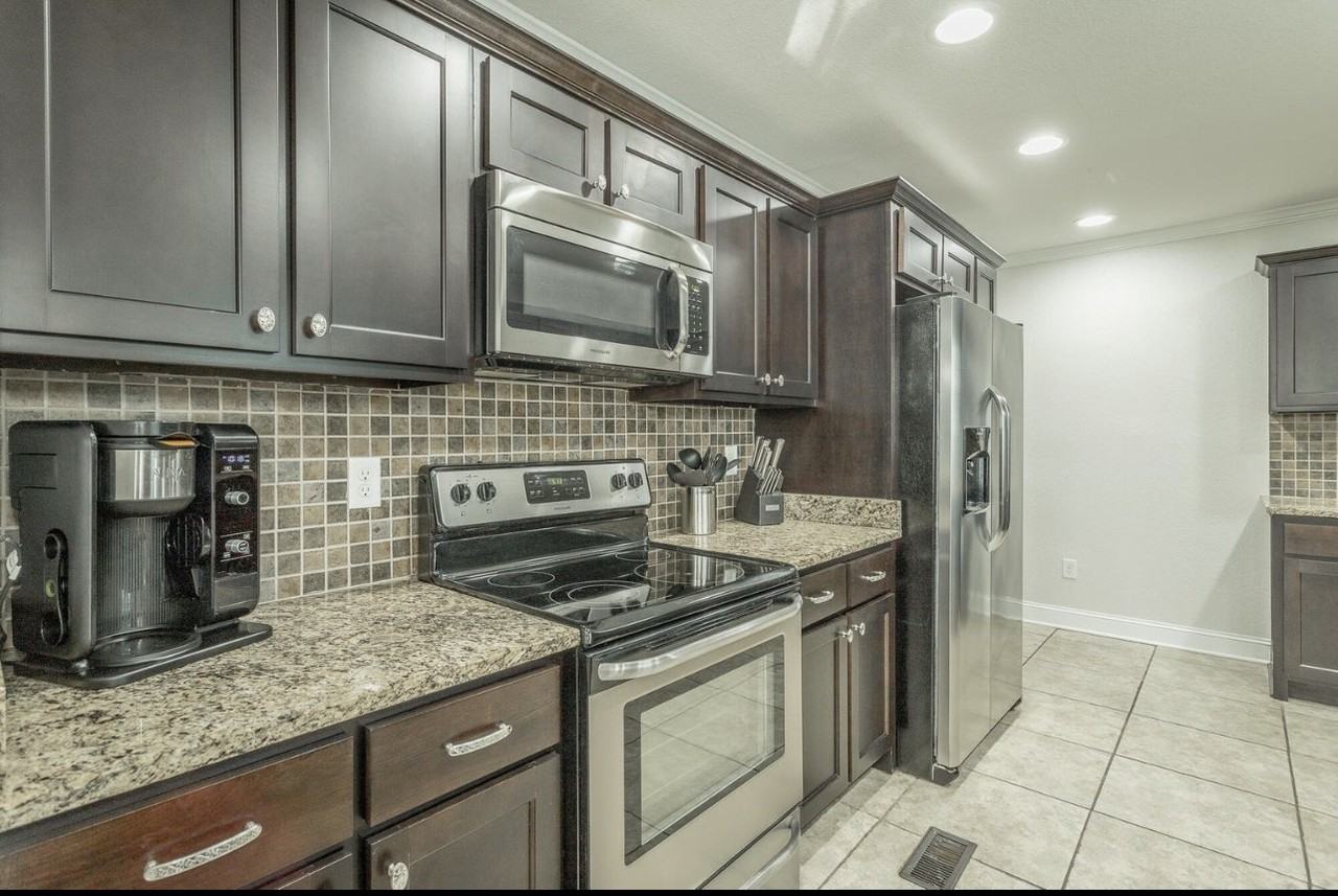 4800 Maryland Drive - Photo 4 of 30