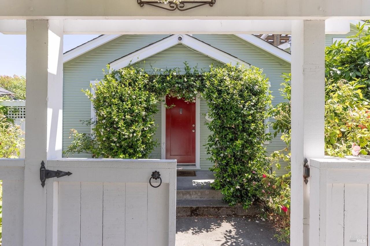 1317 C St - Photo 2 of 34