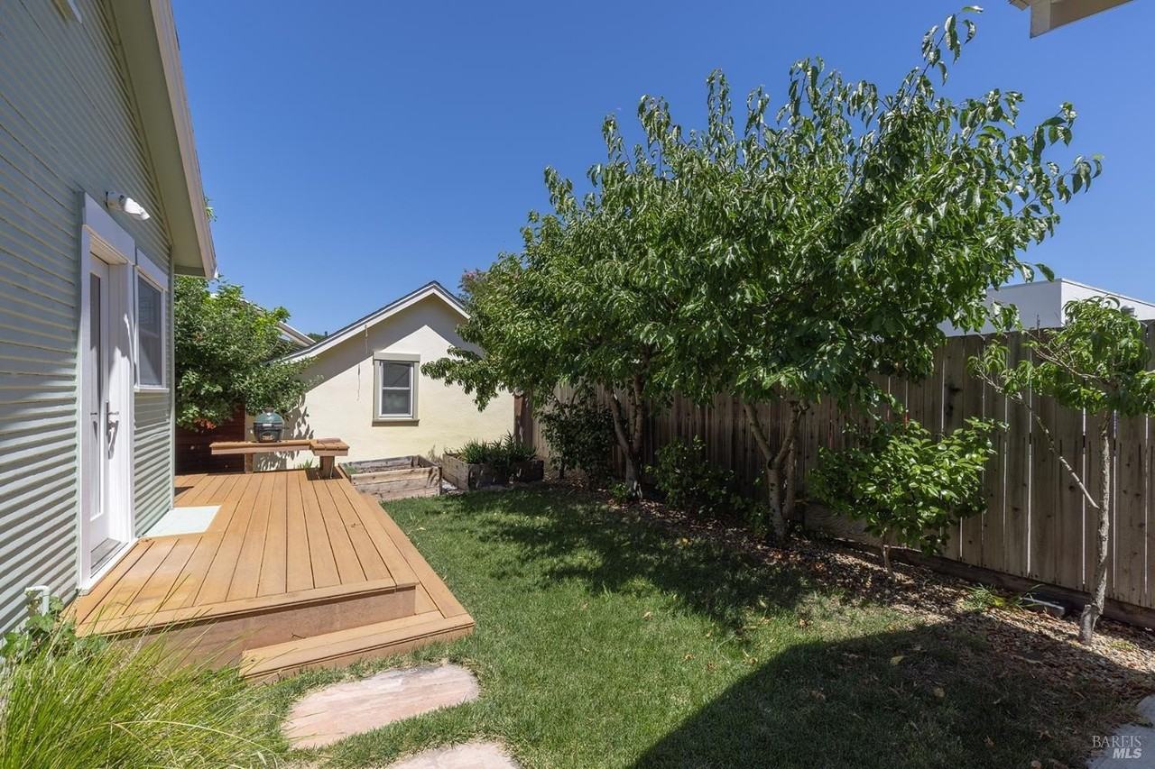 1317 C St - Photo 4 of 34