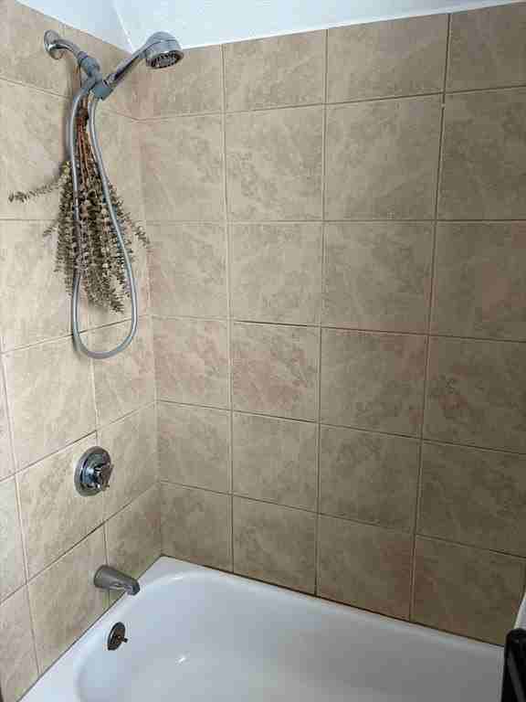 19 Wolcott St - Photo 4 of 17