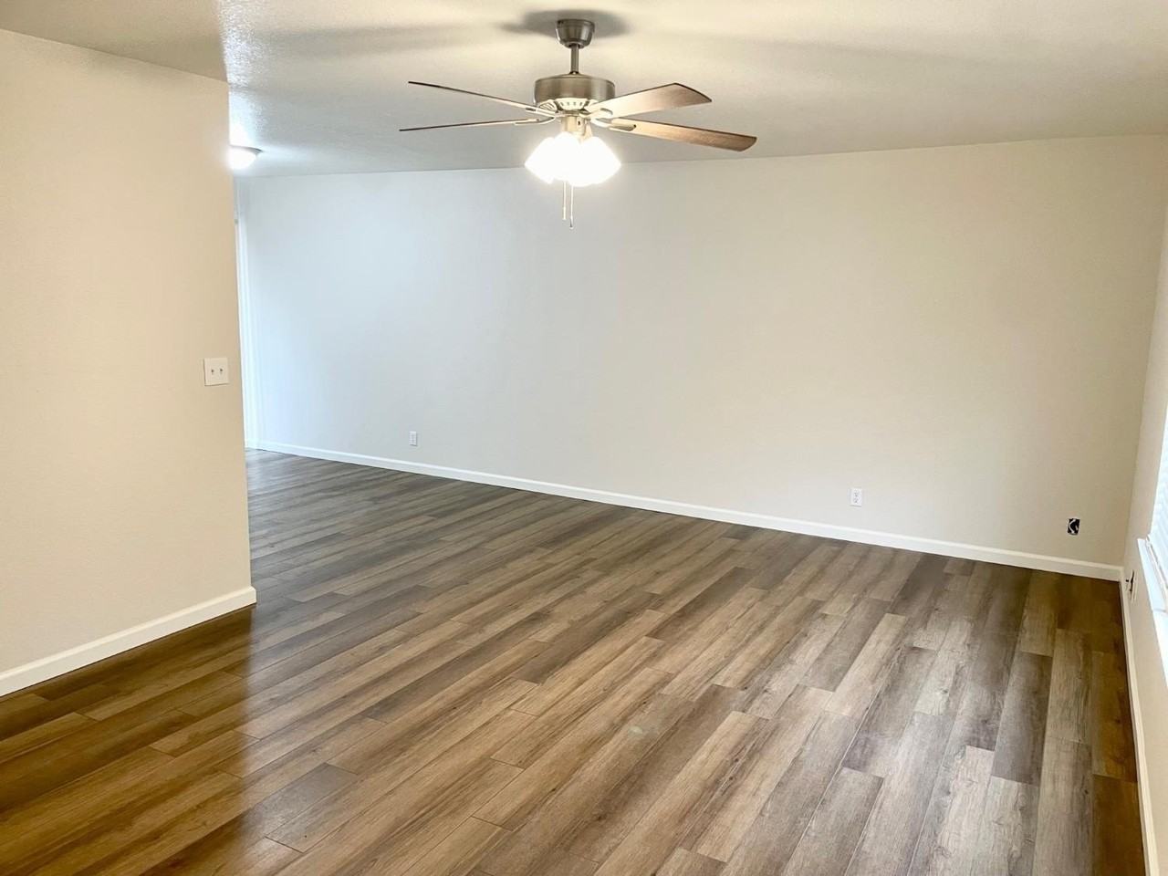363 E Florinda St - Photo 4 of 14