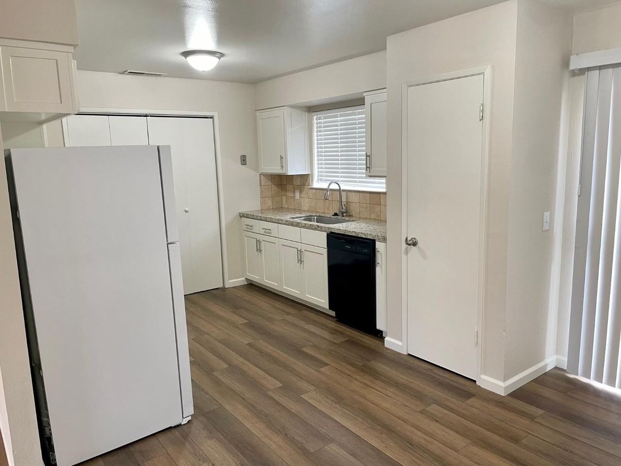 363 E Florinda St - Photo 7 of 14