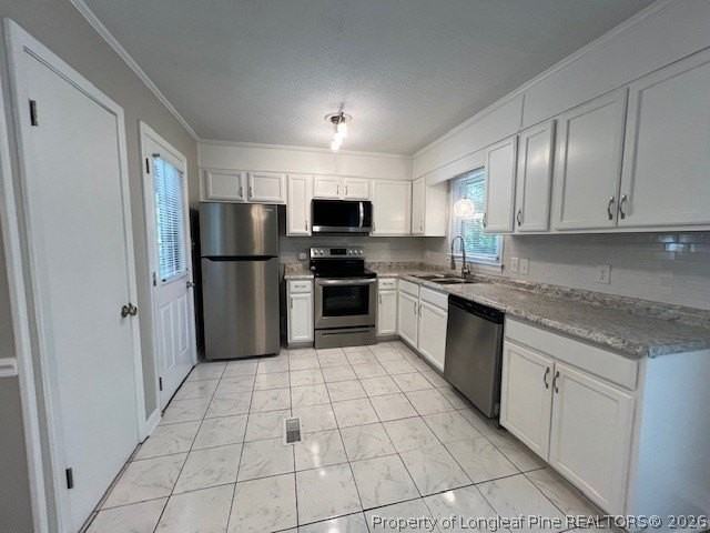 1017 Xavier Ct - Photo 6 of 14