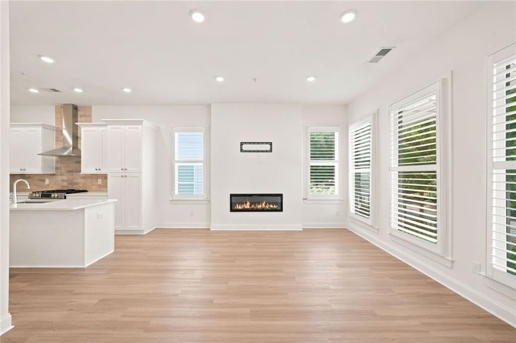 111 Pearl St - Photo 3 of 50
