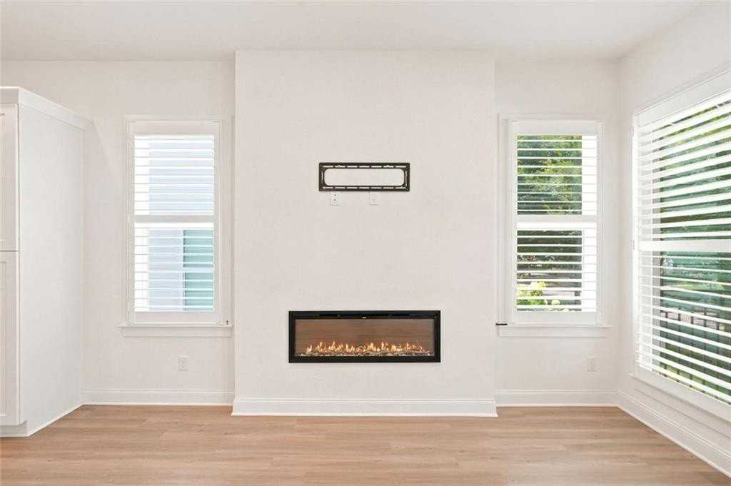 111 Pearl St - Photo 6 of 50