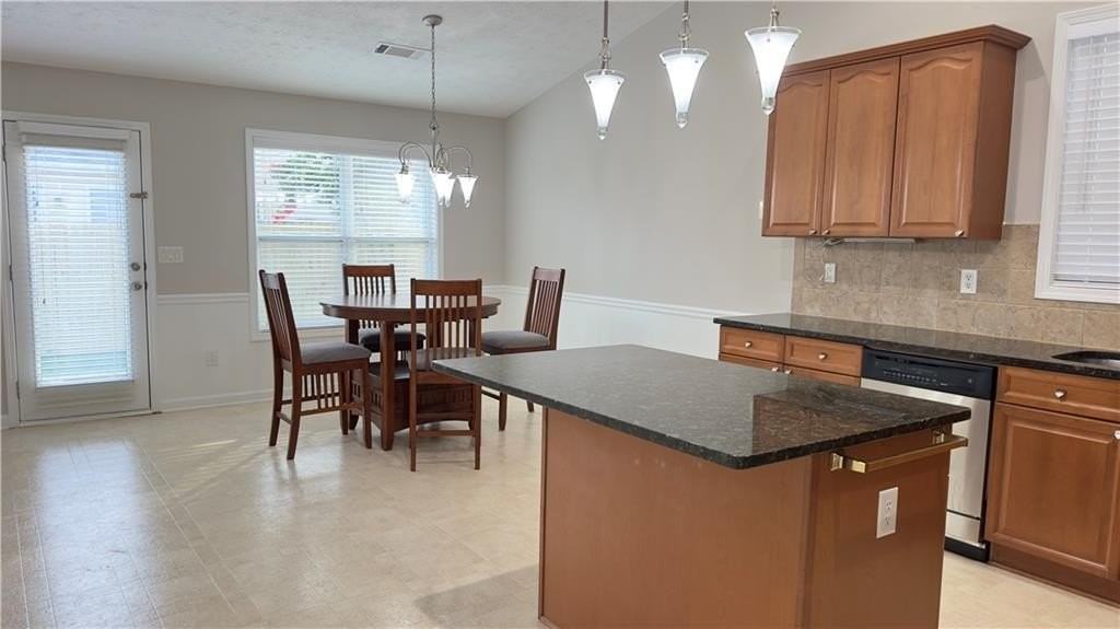 2016 Jameson Cir - Photo 6 of 18