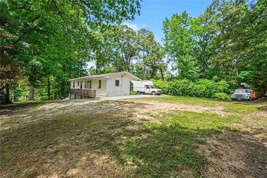 3944 Highway 166 Fairburn Rd - Photo 2 of 16