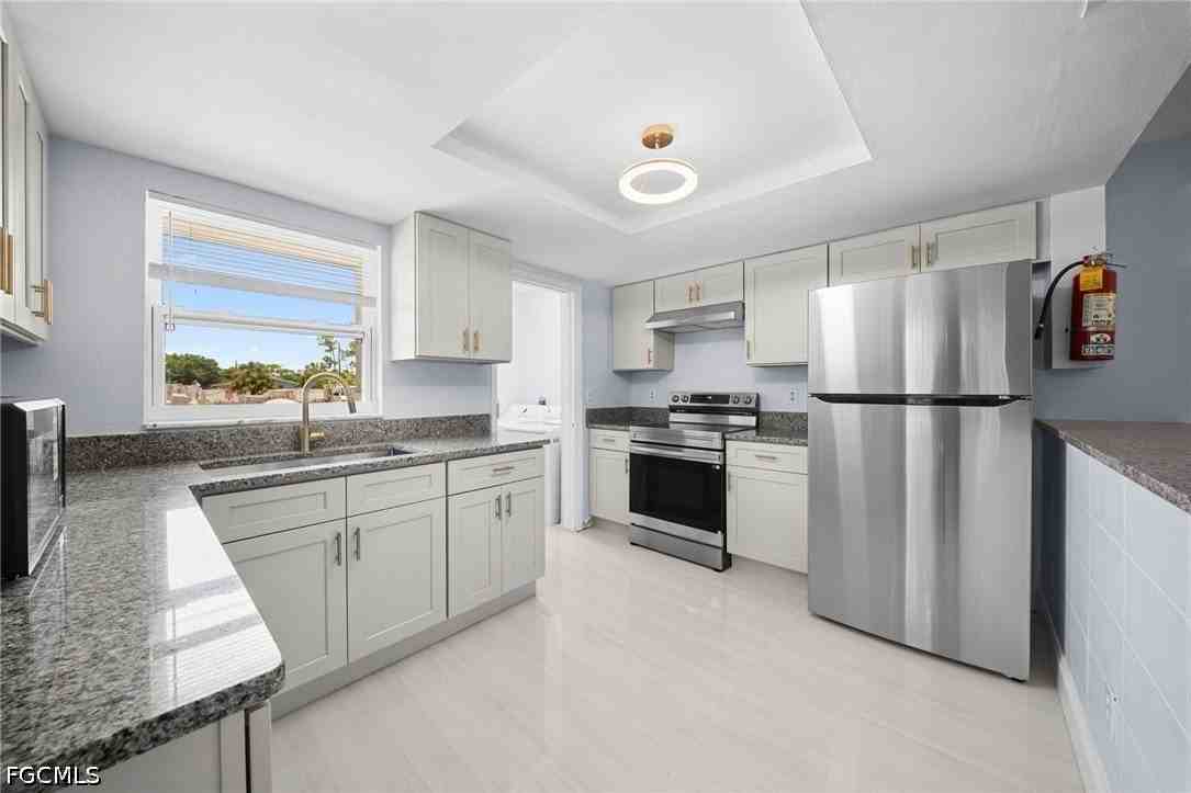 5454 8th Ave - Photo 5 of 17
