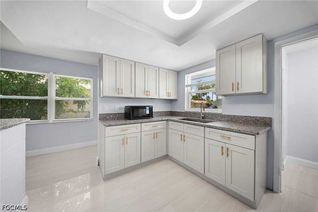 5454 8th Ave - Photo 6 of 17