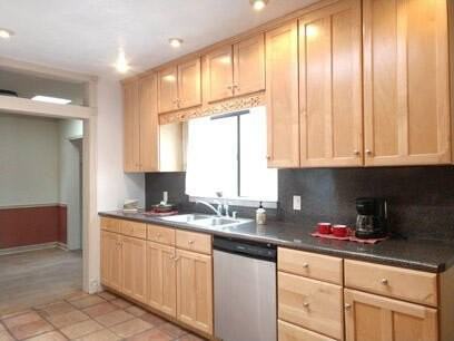 1210 Tijeras Ave Ne - Photo 4 of 21