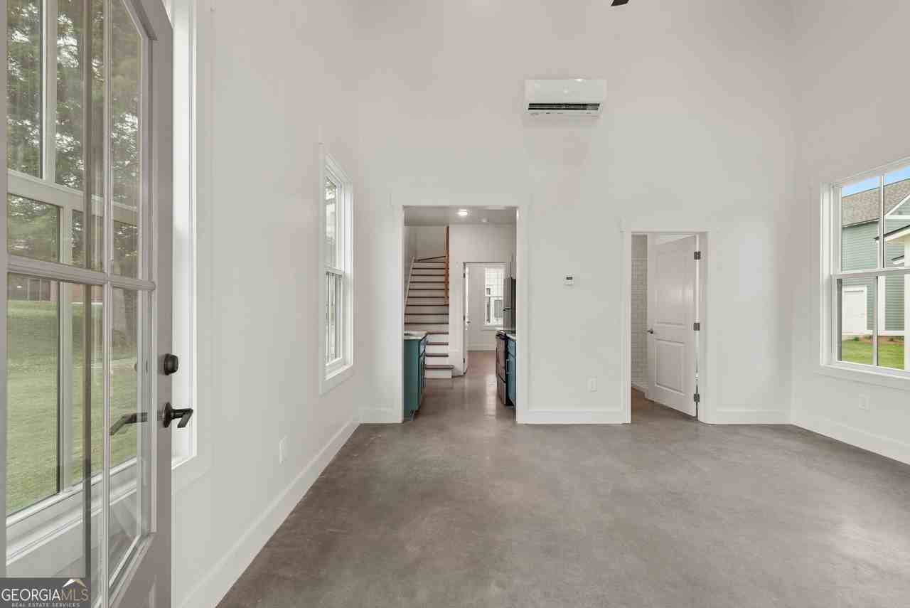 709 Jefferson St - Photo 7 of 33