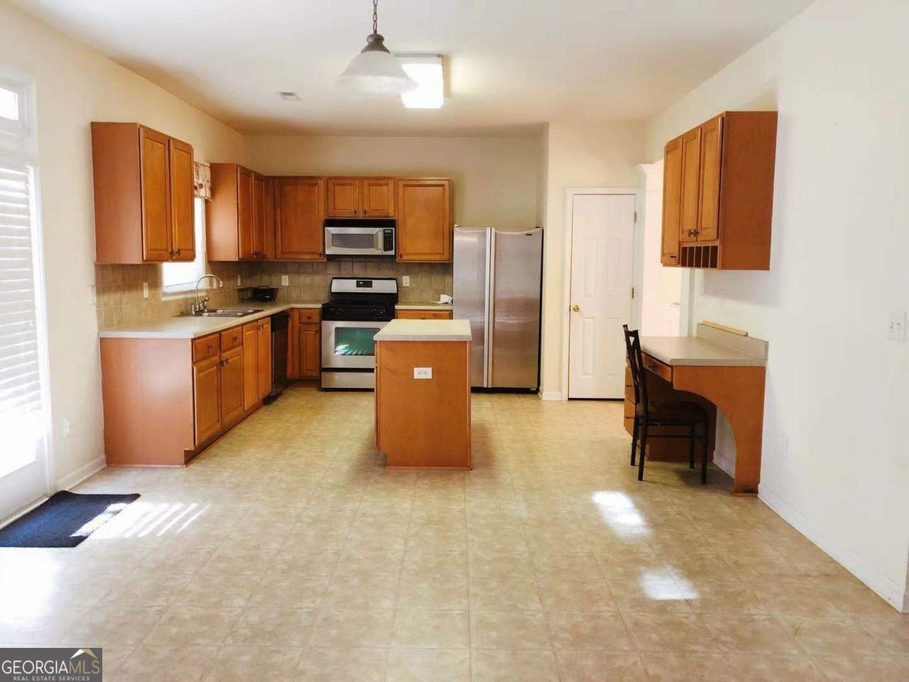 95 Carlisle St - Photo 4 of 11