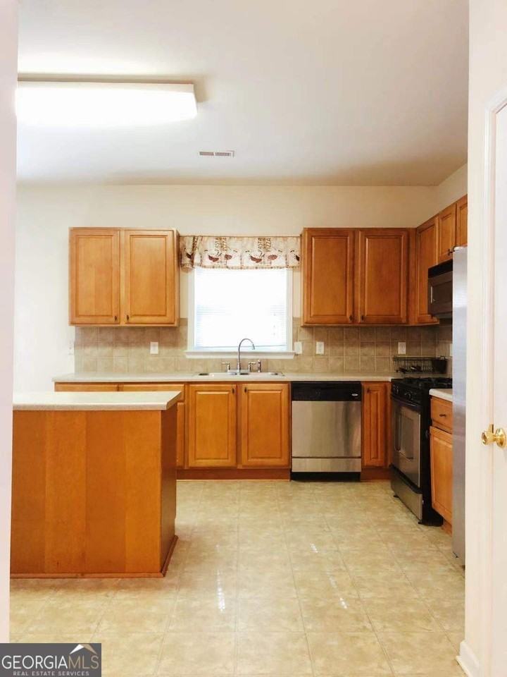 95 Carlisle St - Photo 5 of 11