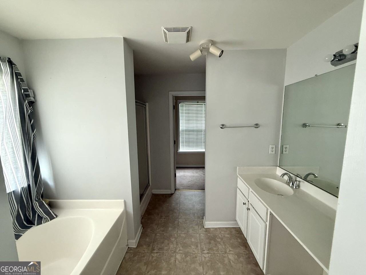 95 Carlisle St - Photo 7 of 11