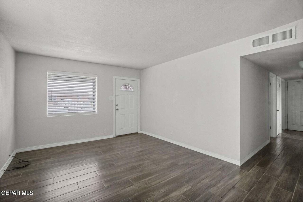 5316 Saxon Dr - Photo 5 of 20