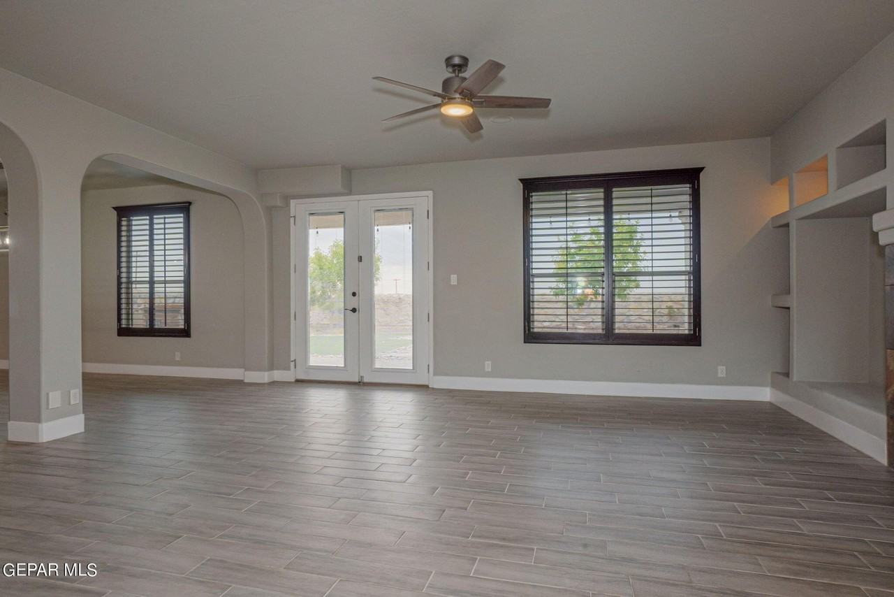 13292 Emerald Isle St - Photo 2 of 20