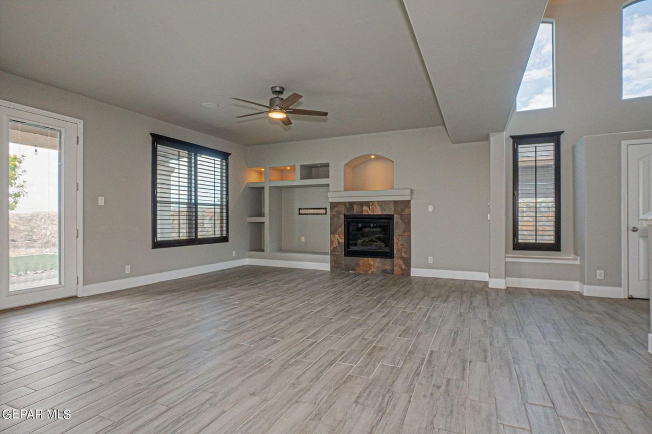 13292 Emerald Isle St - Photo 3 of 20