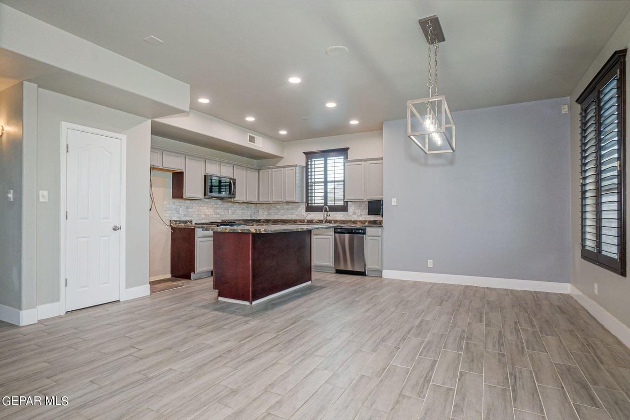 13292 Emerald Isle St - Photo 5 of 20