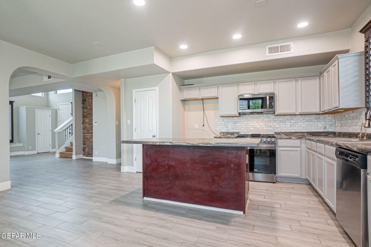13292 Emerald Isle St - Photo 6 of 20