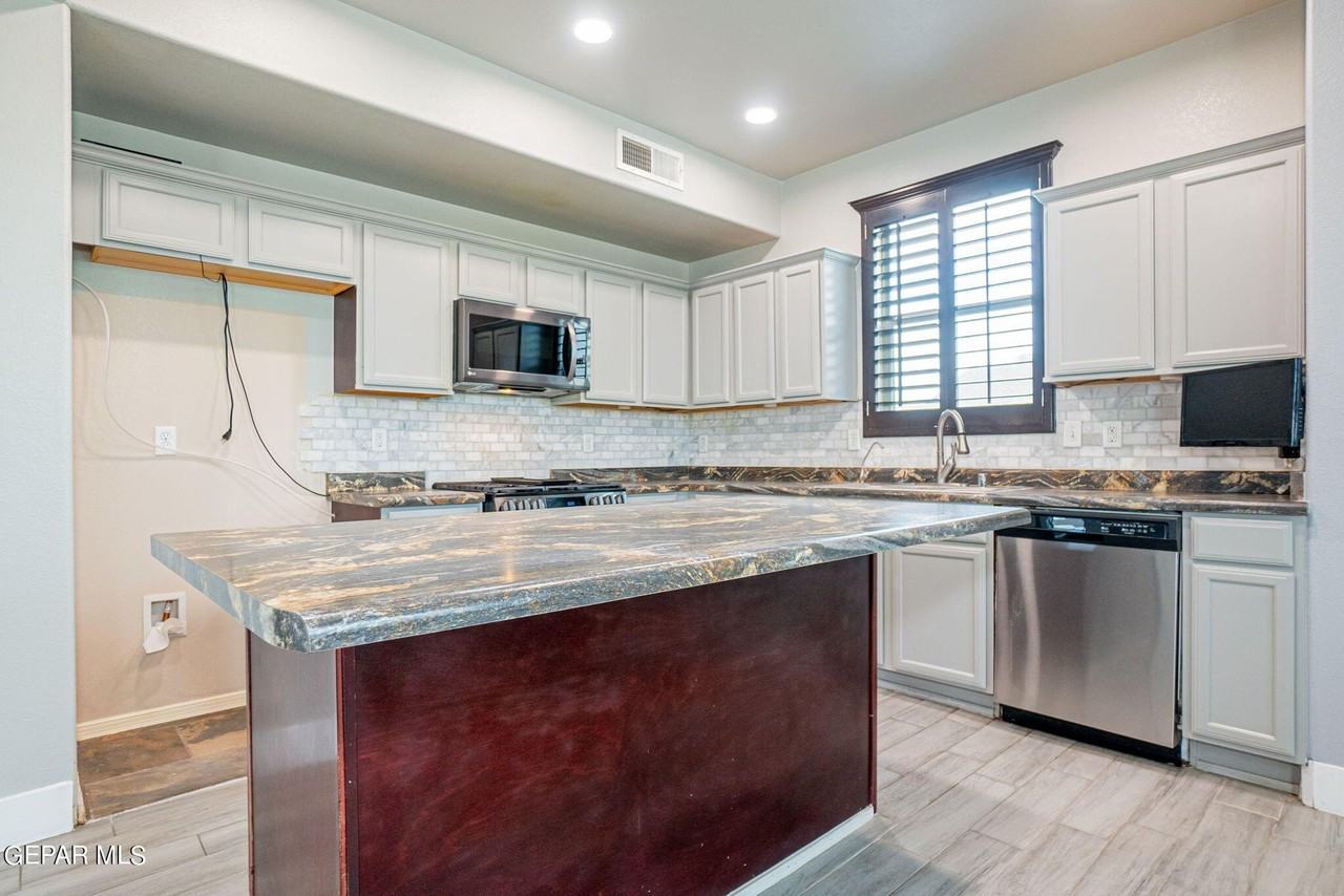 13292 Emerald Isle St - Photo 7 of 20