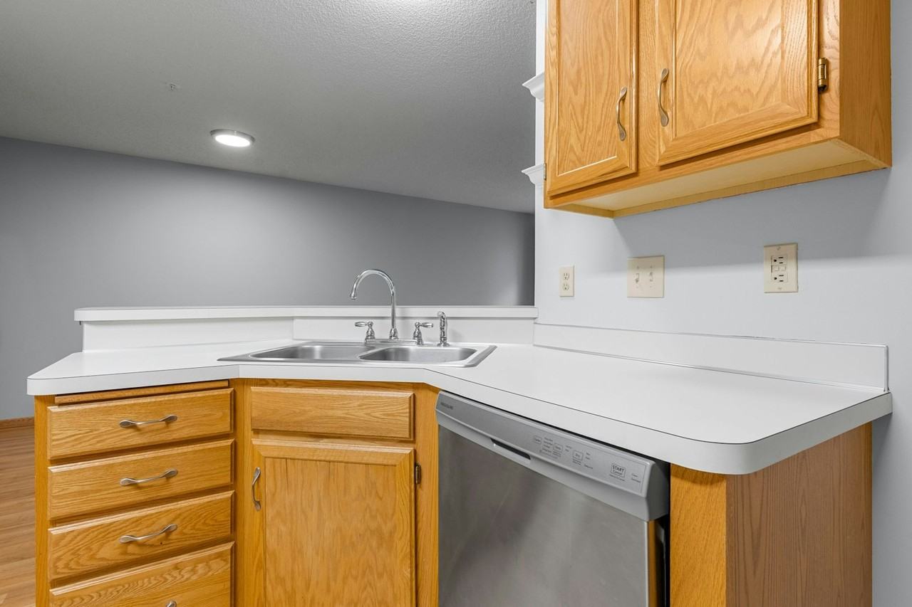 2230 Ranchview Lane North, Unit 90 - Photo 6 of 16