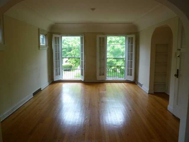 4540 North Larkin Street, Unit Lower - Photo 2 of 8