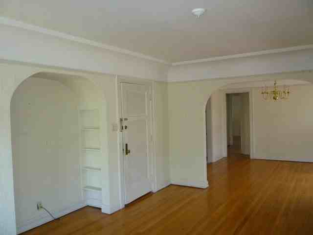 4540 North Larkin Street, Unit Lower - Photo 3 of 8