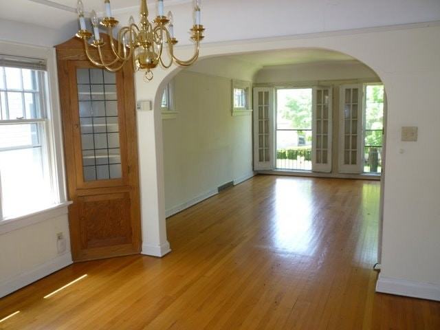 4540 North Larkin Street, Unit Lower - Photo 4 of 8