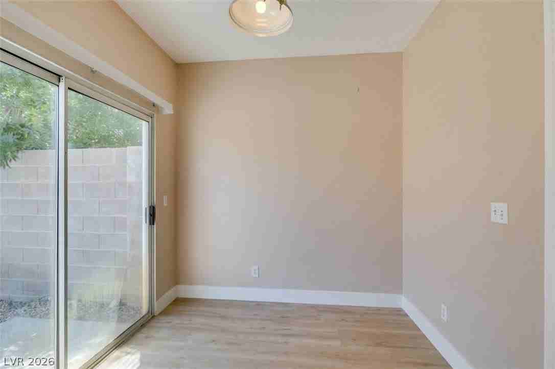 1401 Sycamore Spring Ct - Photo 3 of 26